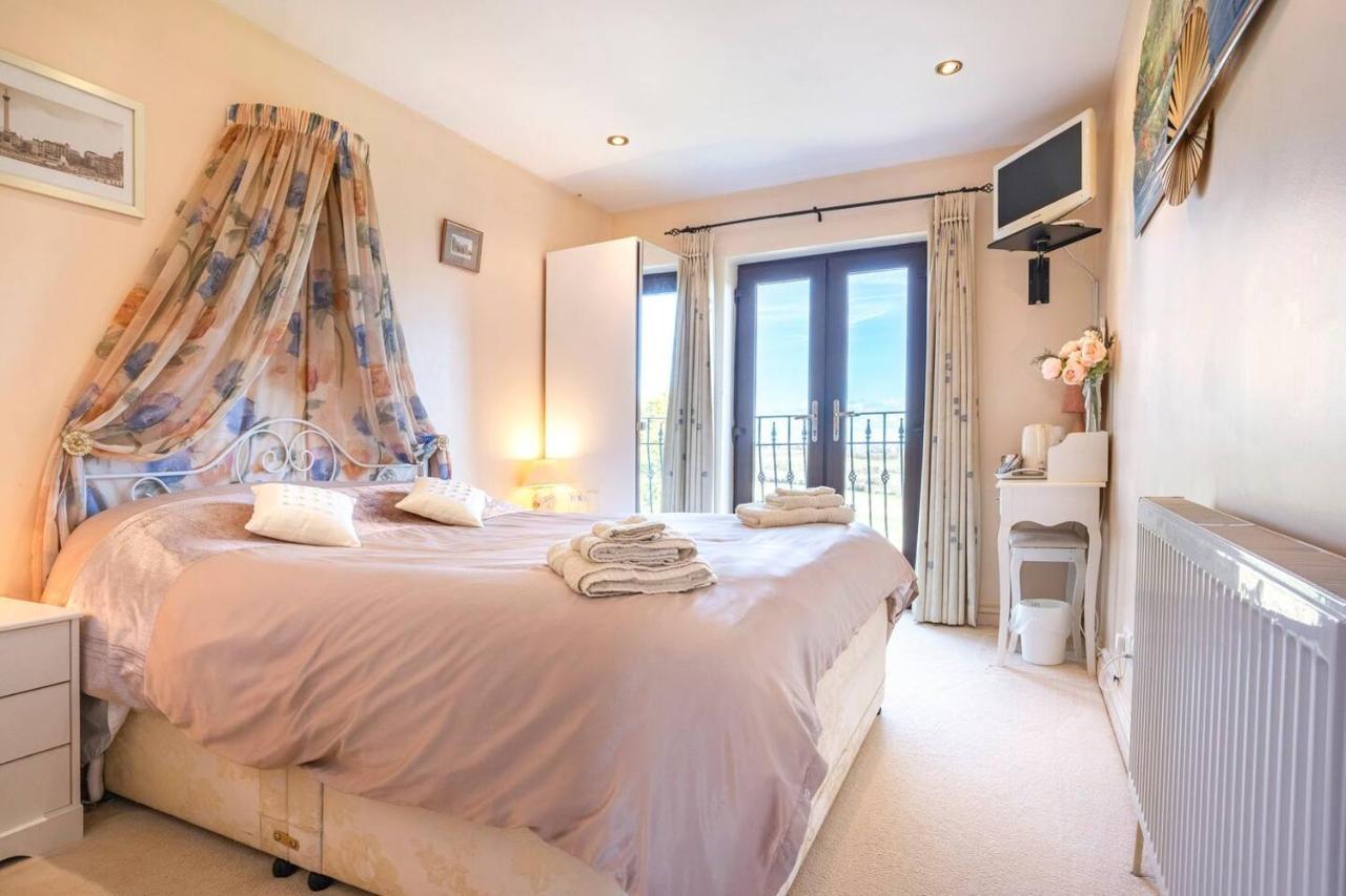 Willow Ridge - A Large Country House With 3 Rental Rooms Clutton 外观 照片