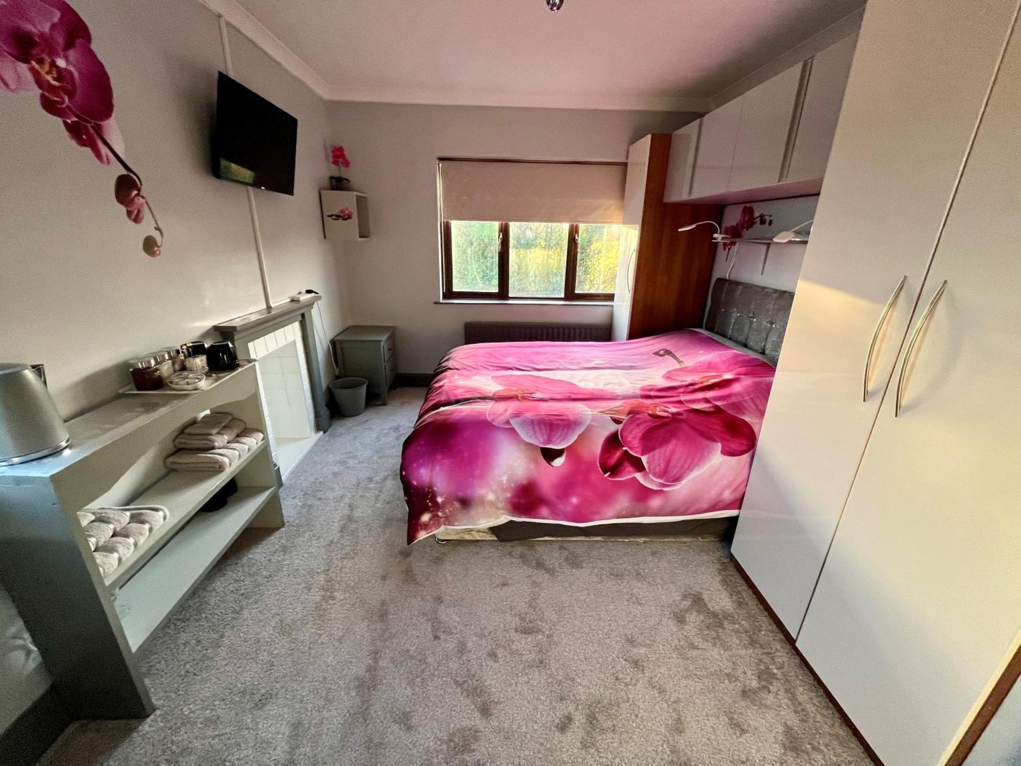 Willow Ridge - A Large Country House With 3 Rental Rooms Clutton 外观 照片