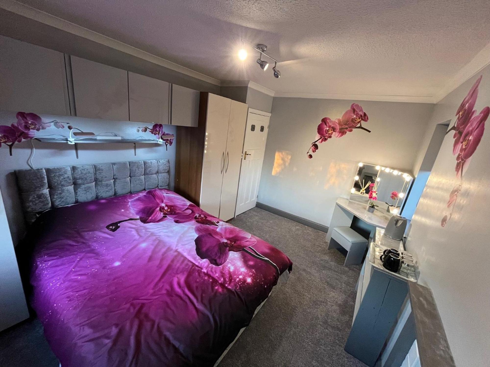 Willow Ridge - A Large Country House With 3 Rental Rooms Clutton 外观 照片