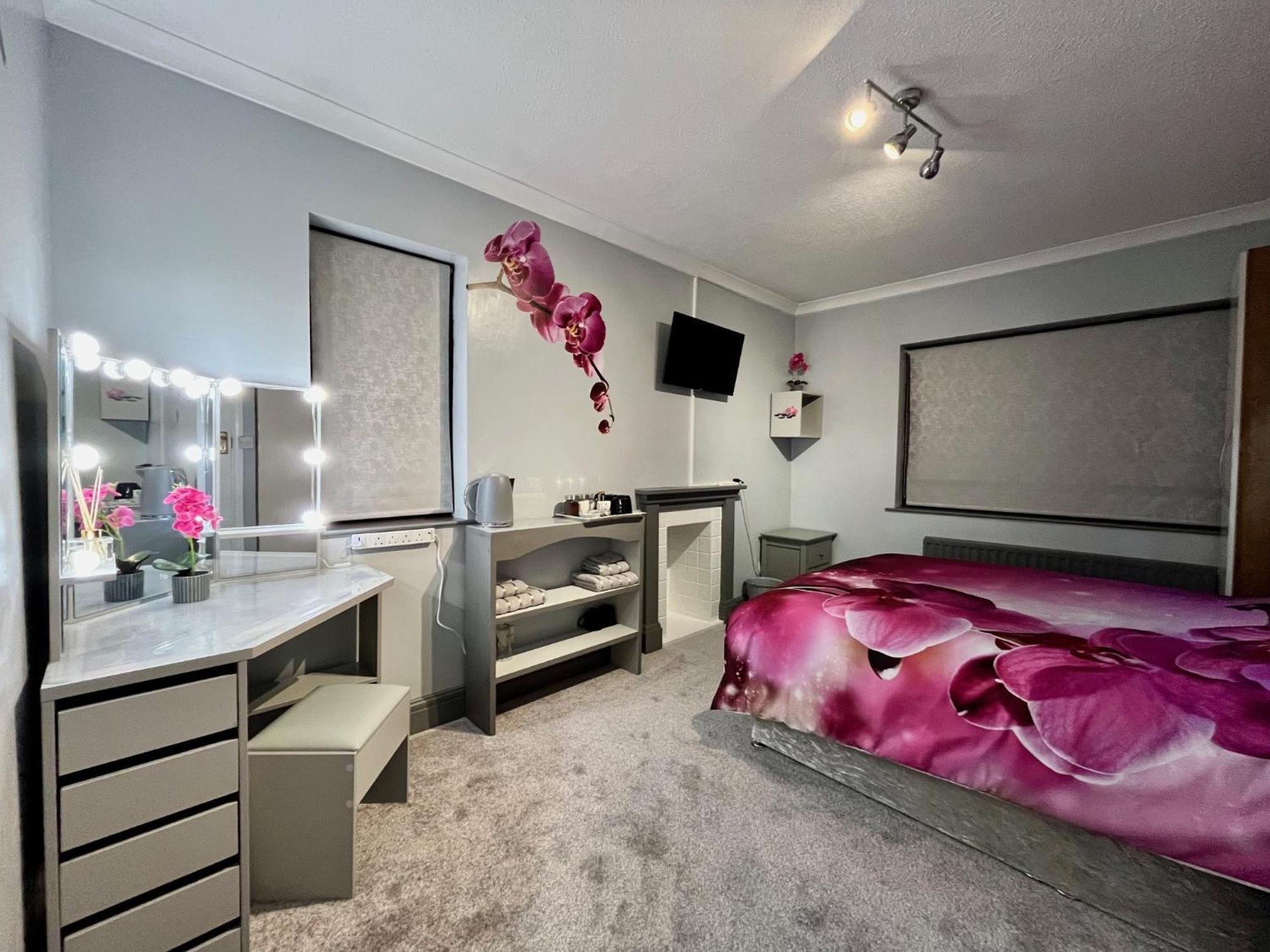 Willow Ridge - A Large Country House With 3 Rental Rooms Clutton 外观 照片