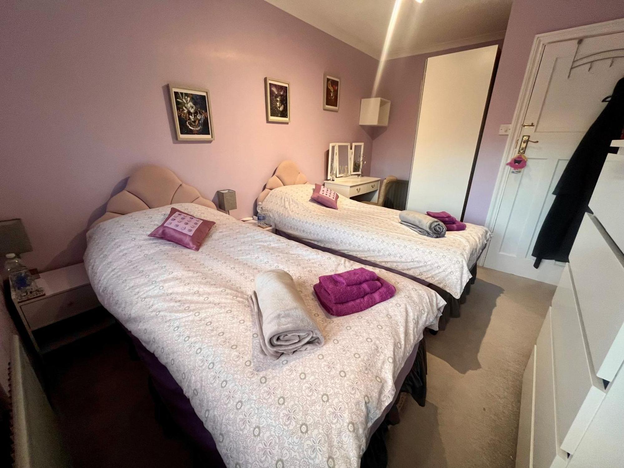 Willow Ridge - A Large Country House With 3 Rental Rooms Clutton 外观 照片